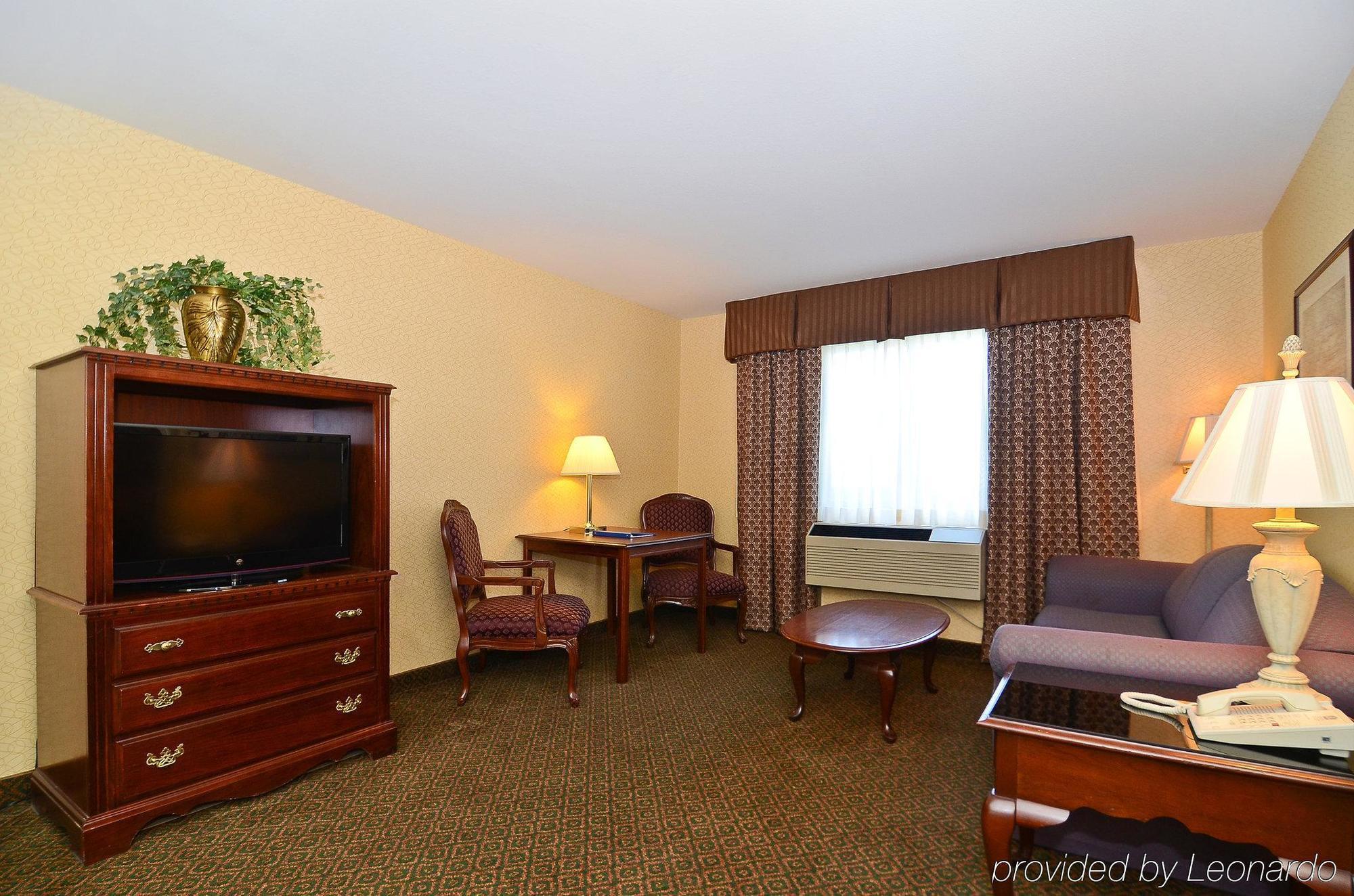 Best Western Plus Eau Claire Conference Center Room photo