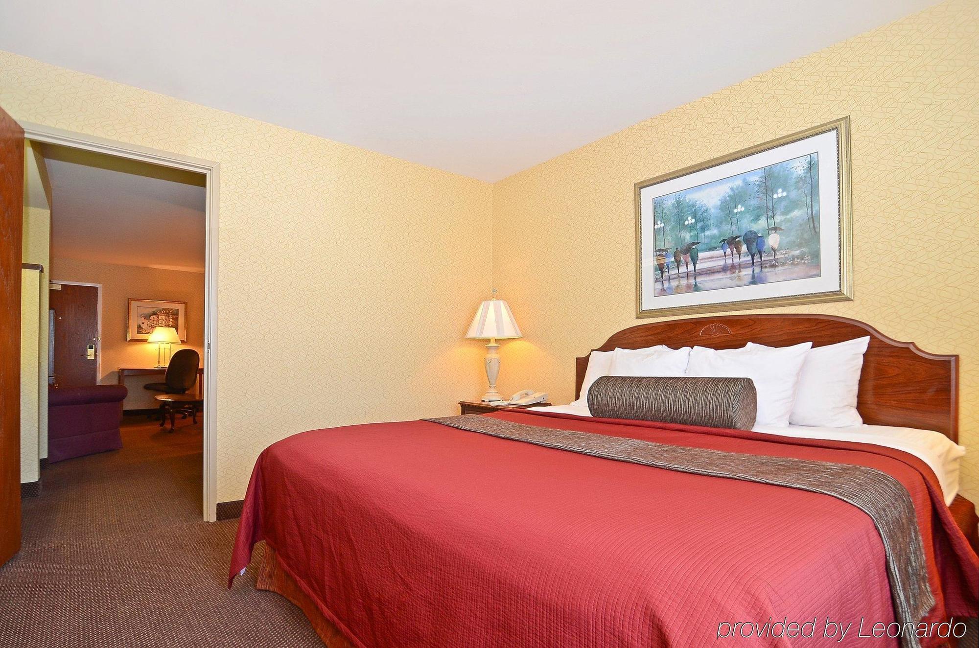 Best Western Plus Eau Claire Conference Center Room photo