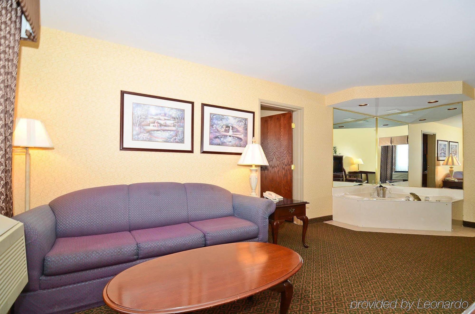Best Western Plus Eau Claire Conference Center Room photo