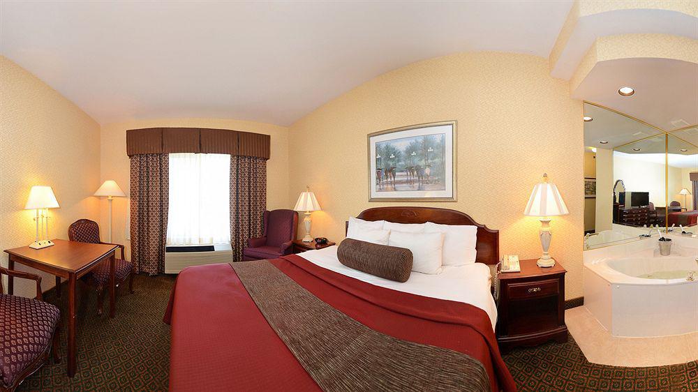 Best Western Plus Eau Claire Conference Center Exterior photo